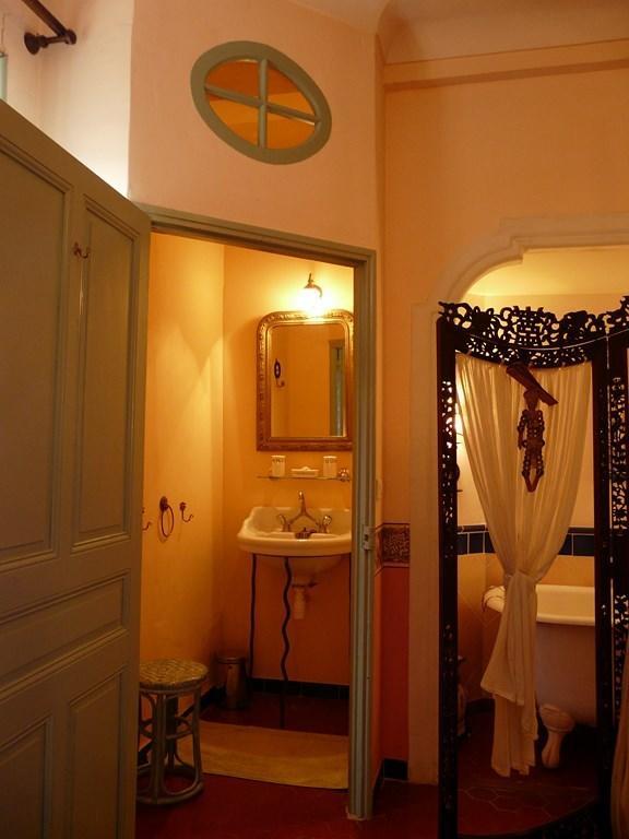 Lou Amourie Roussillon en Isere Quarto foto